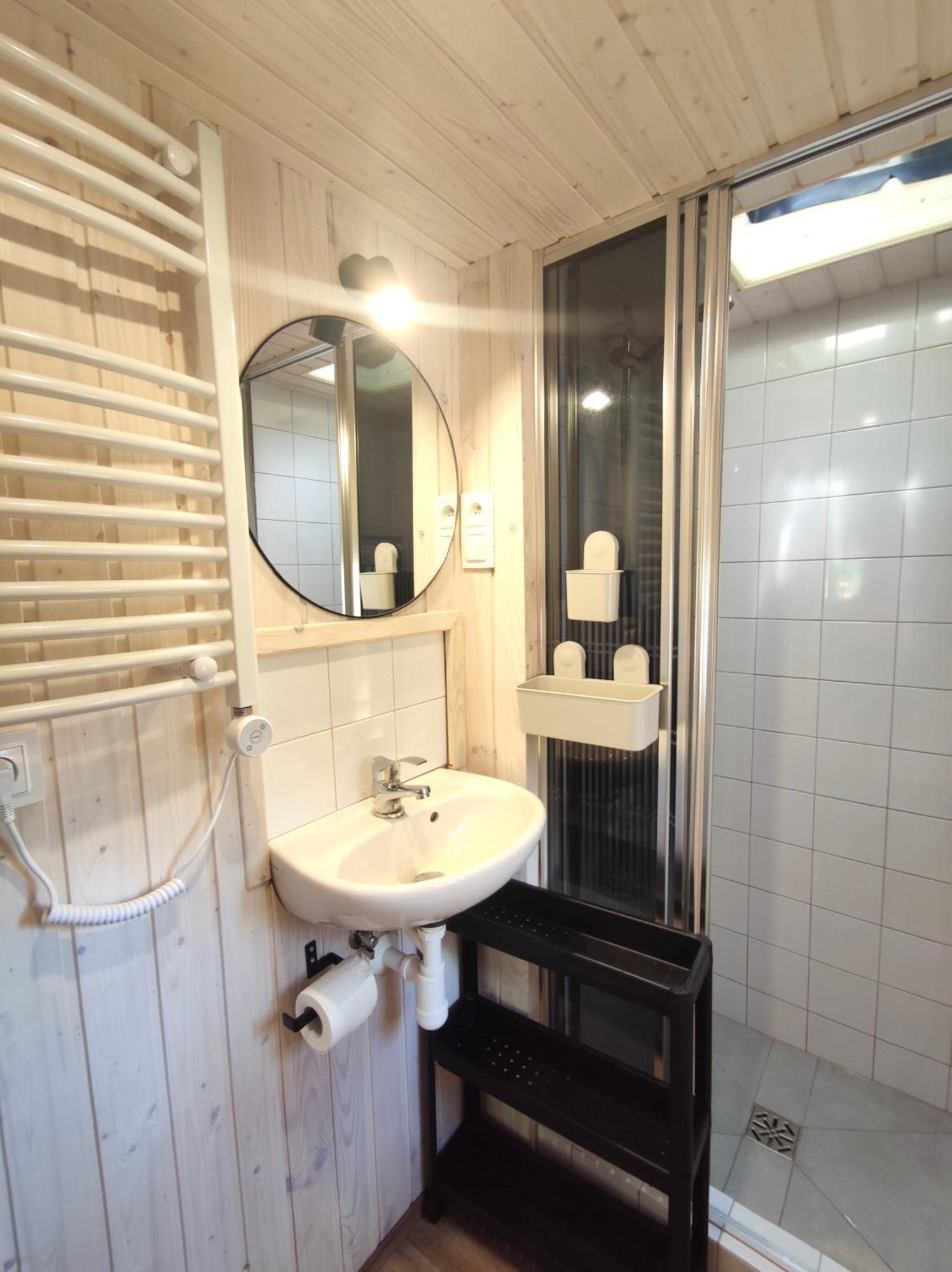 Lesny Domek W Stylu Scandi Z Jacuzzi Nad Jeziorem Kaszuby Grzybowo  Exterior photo